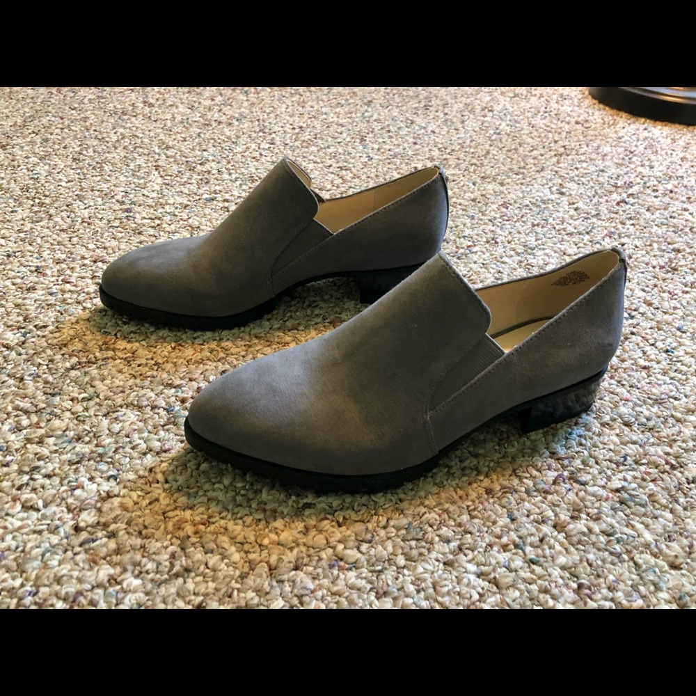 Size 6 Nine West gray loafers